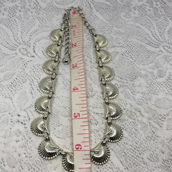 Vintage Coro metal fan shell collar or choker necklace costume dressy two tone. - Picture 6 of 8
